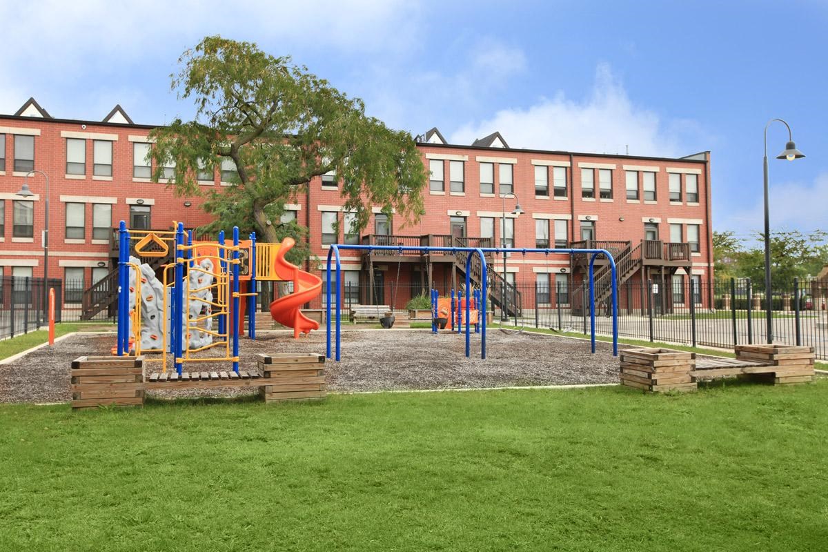 Oakwood Shores Apartments*, 3859 South Vincennes Avenue, Chicago, IL RentCafe